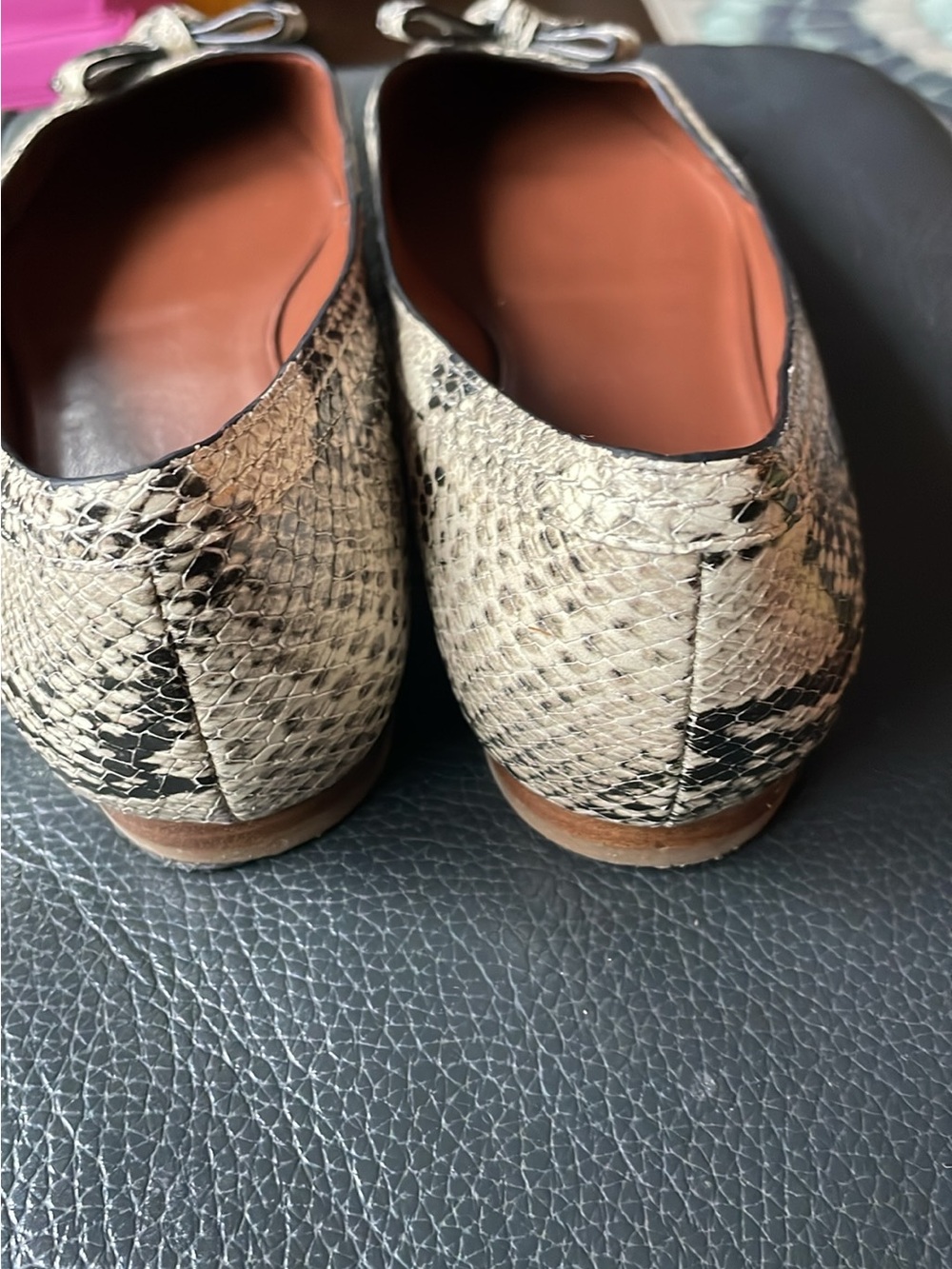 Cole Haan Alice Bow Flats Size 7.5B Snakeskin Elevated Casual Professional Chic - Picture 6 of 12